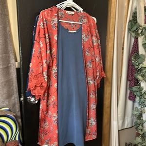 Very comfy and goes to the knees